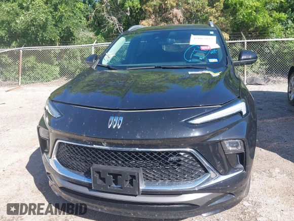 2024 Buick Encore GX Sport Touring z VIN KL4AMDSL3RB083426, wystawiony jako IAAI lot #42067872 z przebiegiem 45 504 mil mil oraz . Historia ofert i sprzedaży dostępna na DreamBid. Obrazek 12.