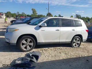 2011 Toyota Highlander Limited with VIN 5TDYK3EHXBS039823, listed as a IAAI auction lot 41731690 with 242,676 mi miles. Bid and sale history available at carsss.com. Image 14.