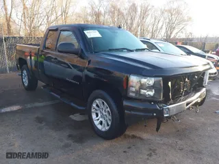 2011 Chevrolet Silverado 1500 LT with VIN 1GCRCSE06BZ300806, listed as a IAAI auction lot 41717597 with 153,697 mi miles. Bid and sale history available at carsss.com. Image 1.
