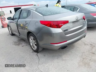 2013 Kia Optima EX z VIN 5XXGN4A73DG127493, wystawiony jako IAAI lot #42370932 z przebiegiem 173 412 mil mil oraz . Historia ofert i sprzedaży dostępna na DreamBid. Obrazek 3.
