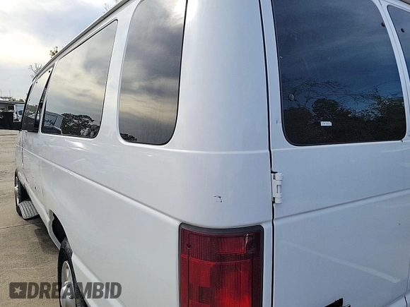 2013 Ford Econoline Passenger XL z VIN 1FBSS3BL5DDA49371, wystawiony jako IAAI lot #42520998 z przebiegiem 62 763 mil mil oraz . Historia ofert i sprzedaży dostępna na DreamBid. Obrazek 31.
