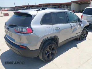 2021 Jeep Cherokee Altitude z VIN 1C4PJLLB4MD215146, wystawiony jako IAAI lot #42253929 z przebiegiem 42 666 mil mil oraz . Historia ofert i sprzedaży dostępna na DreamBid. Obrazek 4.