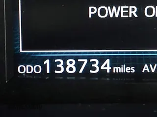 2017 Toyota Prius Two z VIN JTDZN3EU3HJ058034, wystawiony jako IAAI lot #42183180 z przebiegiem 138 734 mil mil oraz . Historia ofert i sprzedaży dostępna na DreamBid. Obrazek 15.