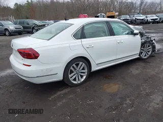 2017 Volkswagen Passat SE z VIN 1VWGT7A35HC052769, wystawiony jako IAAI lot #41687009 z przebiegiem 59 791 mil mil oraz . Historia ofert i sprzedaży dostępna na DreamBid. Obrazek 4.