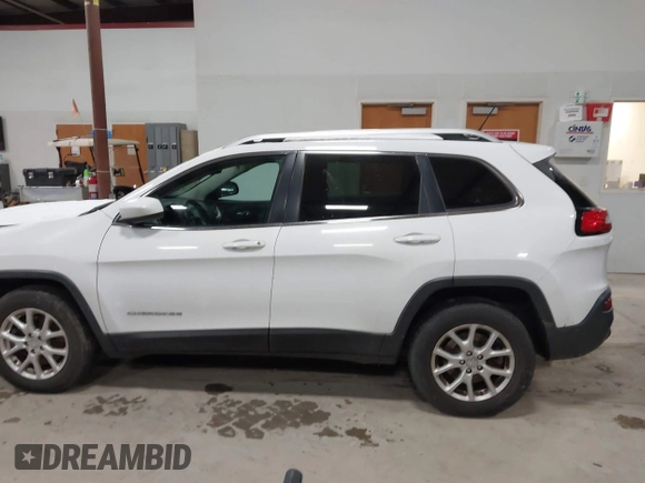 2015 Jeep Cherokee Latitude z VIN 1C4PJMCB4FW635406, wystawiony jako IAAI lot #41168412 z przebiegiem 131 089 mil mil oraz . Historia ofert i sprzedaży dostępna na DreamBid. Obrazek 14.