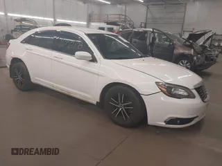 2013 Chrysler 200 Limited with VIN 1C3CCBCG5DN745686, listed as a IAAI auction lot 41850100 with 162,298 mi miles. Bid and sale history available at carsss.com. Image 1.