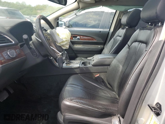 2011 Lincoln MKX z VIN 2LMDJ8JK2BBJ32076, wystawiony jako Copart lot #53683345 z przebiegiem 131 501 mil mil oraz Szkoda całkowita • Salvage title. Historia ofert i sprzedaży dostępna na DreamBid. Obrazek 7.