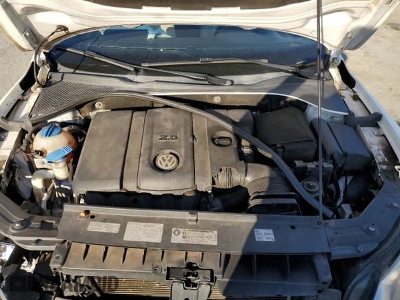 2013 Volkswagen Passat SE with VIN 1VWBH7A34DC021793, listed as a Copart auction lot 43985805 with 183,463 mi miles and Salvage Title. Bid and sale history available at carsss.com. Image 12.