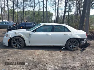 2021 Chrysler 300 with VIN 2C3CCABG1MH520380, listed as a IAAI auction lot 41639405 with 87,832 mi miles. Bid and sale history available at carsss.com. Image 15.