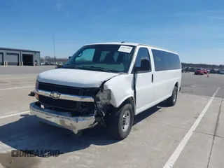 2015 Chevrolet Express Passenger LT z VIN 1GAZG1FGXF1186123, wystawiony jako IAAI lot #42023980 z przebiegiem 74 532 mil mil oraz . Historia ofert i sprzedaży dostępna na DreamBid. Obrazek 6.