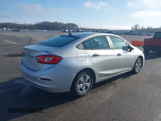 2017 Chevrolet Cruze LS z VIN 1G1BC5SM7H7244219, wystawiony jako IAAI lot #41905112 z przebiegiem 177 773 mil mil oraz . Historia ofert i sprzedaży dostępna na DreamBid. Obrazek 4.