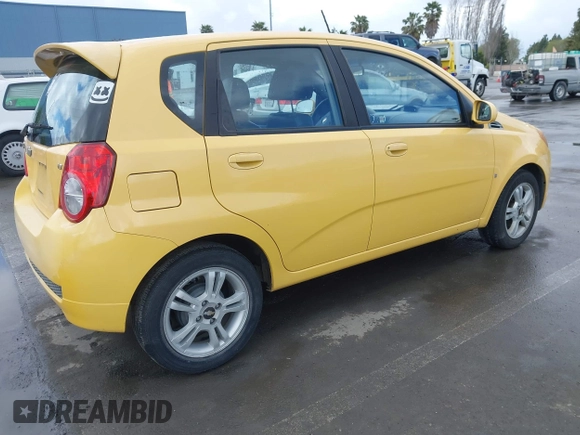 2009 Chevrolet Aveo 2LT z VIN KL1TG66E89B621557, wystawiony jako IAAI lot #41813220 z przebiegiem 125 455 mil mil oraz . Historia ofert i sprzedaży dostępna na DreamBid. Obrazek 4.