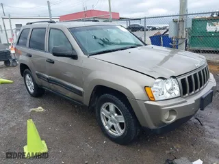 2005 Jeep Grand Cherokee Laredo with VIN 1J4HR48N25C608120, listed as a IAAI auction lot 41933071 with 213,189 mi miles. Bid and sale history available at carsss.com. Image 1.