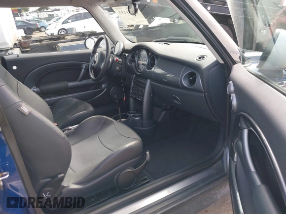 2003 MINI Hardtop S z VIN WMWRE33433TD72153, wystawiony jako IAAI lot #41601153 z przebiegiem 185 286 mil mil oraz . Historia ofert i sprzedaży dostępna na DreamBid. Obrazek 5.