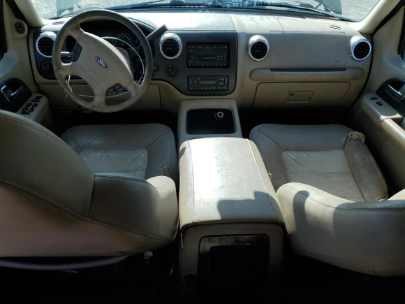 2003 Ford Expedition Eddie Bauer with VIN 1FMFU18L33LB82777, listed as a Copart auction lot 61783515 with 239,862 mi miles and Non repairable. Bid and sale history available at DreamBid. Image 8.