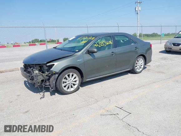 2012 Toyota Camry XLE z VIN 4T1BD1FK7CU037762, wystawiony jako IAAI lot #42253606 z przebiegiem 130 888 mil mil oraz . Historia ofert i sprzedaży dostępna na DreamBid. Obrazek 18.
