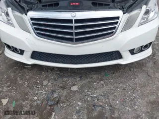 2010 Mercedes-Benz E-Class E 350 Luxury with VIN WDDHF8HB3AA073774, listed as a IAAI auction lot 41738885 with 205,553 mi miles. Bid and sale history available at carsss.com. Image 6.