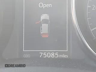 2016 Scion iM z VIN JTNKARJE0GJ511700, wystawiony jako IAAI lot #42425567 z przebiegiem 75 085 mil mil oraz . Historia ofert i sprzedaży dostępna na DreamBid. Obrazek 16.