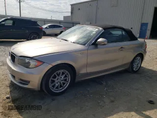2010 BMW 1 Series 128i z VIN WBAUL7C54AVJ77466, wystawiony jako Copart lot #56209845 z przebiegiem 76 510 mil mil oraz Szkoda całkowita • Salvage title. Historia ofert i sprzedaży dostępna na DreamBid. Obrazek 1.