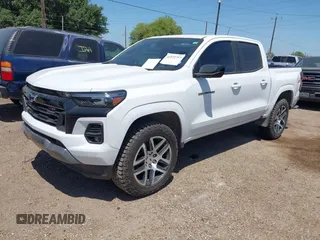 2023 Chevrolet Colorado 4WD Z71 z VIN 1GCPTDEK5P1159947, wystawiony jako IAAI lot #41972717 z przebiegiem 34 222 mil mil oraz . Historia ofert i sprzedaży dostępna na DreamBid. Obrazek 2.