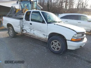 2000 Chevrolet S-10 LS with VIN 1GCDT19WXYK212880, listed as a IAAI auction lot 41532876 with 168,080 mi miles and . Bid and sale history available at DreamBid. Image 1.