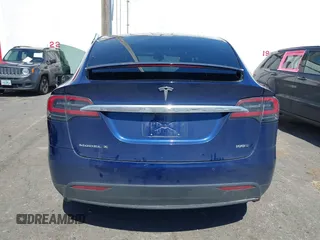 2017 Tesla Model X 90D z VIN 5YJXCDE23HF077126, wystawiony jako IAAI lot #42035067 z przebiegiem Nie podano mil oraz . Historia ofert i sprzedaży dostępna na DreamBid. Obrazek 16.
