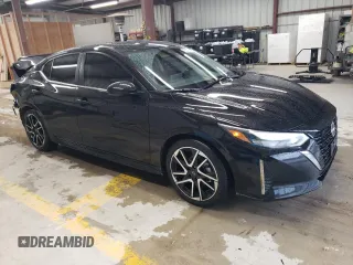 2025 Nissan Sentra SR z VIN 3N1AB8DV9SY226598, wystawiony jako Copart lot #55773475 z przebiegiem 1 030 mil mil oraz Szkoda całkowita • Salvage title. Historia ofert i sprzedaży dostępna na DreamBid. Obrazek 4.