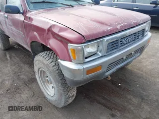 1990 Toyota Pickup SR5 z VIN JT4VN13G8L5037875, wystawiony jako IAAI lot #41986781 z przebiegiem 321 404 mil mil oraz . Historia ofert i sprzedaży dostępna na DreamBid. Obrazek 6.
