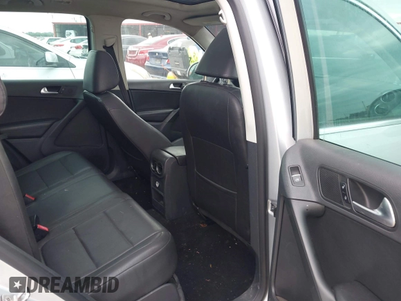 2011 Volkswagen Tiguan SEL с VIN WVGBV7AX9BW558990, выставлен на аукционе IAAI как лот 42657661 с пробегом Не указан миль и . История ставок и продаж доступна на DreamBid. Изображение 8.