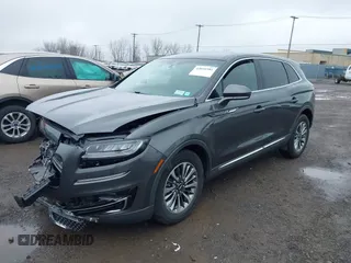2019 Lincoln Nautilus Select z VIN 2LMPJ8K91KBL61745, wystawiony jako IAAI lot #42020381 z przebiegiem 20 080 mil mil oraz . Historia ofert i sprzedaży dostępna na DreamBid. Obrazek 17.
