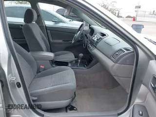 2006 Toyota Camry STD z VIN 4T1BE32K26U123354, wystawiony jako IAAI lot #42436572 z przebiegiem 216 876 mil mil oraz . Historia ofert i sprzedaży dostępna na DreamBid. Obrazek 5.