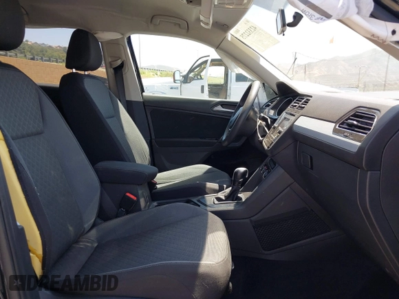 2019 Volkswagen Tiguan S с VIN 3VV1B7AX0KM027381, выставлен на аукционе IAAI как лот 42332275 с пробегом 48 632 миль миль и . История ставок и продаж доступна на DreamBid. Изображение 5.