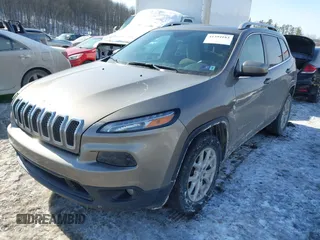 2018 Jeep Cherokee Latitude z VIN 1C4PJMCX2JD570426, wystawiony jako IAAI lot #41394183 z przebiegiem 182 419 mil mil oraz . Historia ofert i sprzedaży dostępna na DreamBid. Obrazek 19.