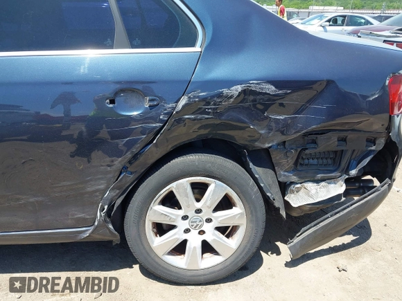 2008 Volkswagen Jetta SE with VIN 3VWRM71K48M123343, listed as a IAAI auction lot 42278272 with 206,469 mi miles and . Bid and sale history available at DreamBid. Image 6.