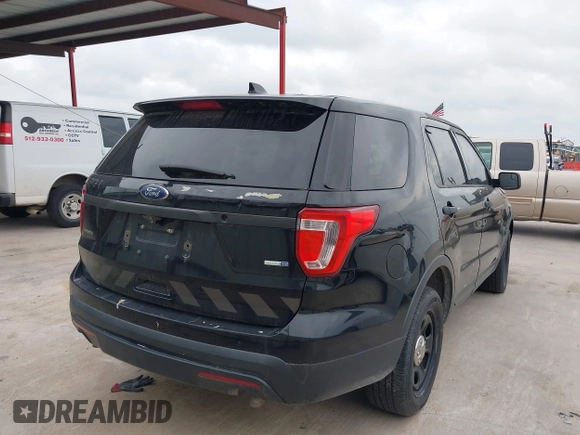 2016 Ford Utility Police Interceptor with VIN 1FM5K8AR9GGB44638, listed as a IAAI auction lot 42020602 with 136,518 mi miles. Bid and sale history available at carsss.com. Image 4.