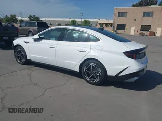 2024 Hyundai Sonata SEL z VIN KMHL14JA6RA426688, wystawiony jako IAAI lot #42290797 z przebiegiem 430 mil mil oraz . Historia ofert i sprzedaży dostępna na DreamBid. Obrazek 3.