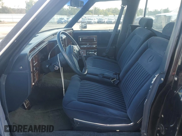 1992 Cadillac Brougham z VIN 1G6DW54E9NR713312, wystawiony jako Copart lot #71659794 z przebiegiem 41 467 mil mil oraz Tytuł czysty. Historia ofert i sprzedaży dostępna na DreamBid. Obrazek 7.