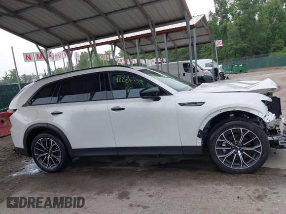 2025 Mazda CX-70 Premium Plus z VIN JM3KJEHA6S1111740, wystawiony jako IAAI lot #42287159 z przebiegiem 2 502 mil mil oraz . Historia ofert i sprzedaży dostępna na DreamBid. Obrazek 14.