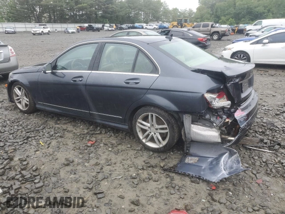 2013 Mercedes-Benz C 300 Sport z VIN WDDGF8AB9DR272176, wystawiony jako Copart lot #57334095 z przebiegiem 125 027 mil mil oraz Szkoda całkowita • Salvage title. Historia ofert i sprzedaży dostępna na DreamBid. Obrazek 2.