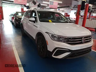 2024 Volkswagen Tiguan SE z VIN 3VV3B7AX0RM082514, wystawiony jako IAAI lot #42796136 z przebiegiem 27 247 mil mil oraz . Historia ofert i sprzedaży dostępna na DreamBid. Obrazek 28.