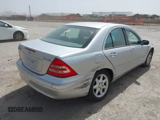 2003 Mercedes-Benz C 240 z VIN WDBRF81J13F377061, wystawiony jako IAAI lot #41770022 z przebiegiem 108 817 mil mil oraz . Historia ofert i sprzedaży dostępna na DreamBid. Obrazek 4.