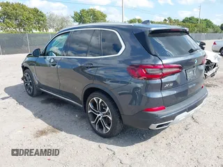 2021 BMW X5 sDrive40i with VIN 5UXCR4C01M9G07906, listed as a IAAI auction lot 41847036 with 16,307 mi miles. Bid and sale history available at carsss.com. Image 3.