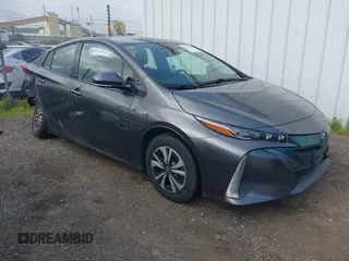 2017 Toyota Prius Plus z VIN JTDKARFP8H3054476, wystawiony jako IAAI lot #41914158 z przebiegiem 146 902 mil mil oraz . Historia ofert i sprzedaży dostępna na DreamBid. Obrazek 1.