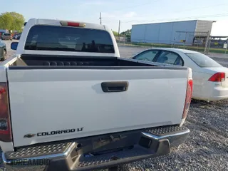2008 Chevrolet Colorado LT w/1LT with VIN 1GCDT33E888218606, listed as a IAAI auction lot 42033908 with 245,603 mi miles. Bid and sale history available at carsss.com. Image 16.