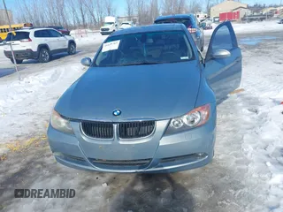 2006 BMW 3 Series 325xi with VIN WBAVD13596KV03561, listed as a IAAI auction lot 41621783 with 185,787 mi miles. Bid and sale history available at carsss.com. Image 6.