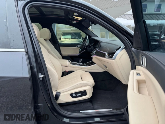 2021 BMW X5 sDrive40i with VIN 5UXCR4C04M9G59370, listed as a Copart auction lot 46171165 with 132,083 mi miles and Clean Title. Bid and sale history available at carsss.com. Image 5.