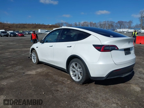 2021 Tesla Model Y Long Range with VIN 5YJYGDEE9MF239726, listed as a IAAI auction lot 41952158 with 37,088 mi miles and . Bid and sale history available at DreamBid. Image 3.