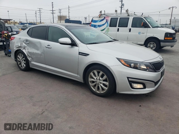 2015 Kia Optima EX z VIN 5XXGN4A71FG396076, wystawiony jako Copart lot #55306755 z przebiegiem 59 330 mil mil oraz Szkoda całkowita • Salvage title. Historia ofert i sprzedaży dostępna na DreamBid. Obrazek 4.
