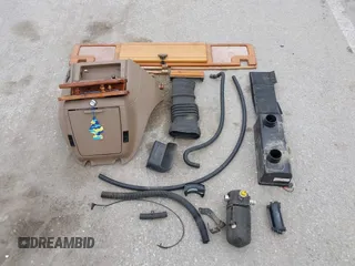 1994 GMC Vandura z VIN 1GDEG25K2RF523677, wystawiony jako IAAI lot #42500077 z przebiegiem 184 965 mil mil oraz . Historia ofert i sprzedaży dostępna na DreamBid. Obrazek 13.