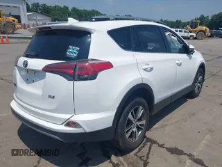 2018 Toyota RAV4 XLE z VIN 2T3WFREV1JW459553, wystawiony jako IAAI lot #42423474 z przebiegiem 129 523 mil mil oraz . Historia ofert i sprzedaży dostępna na DreamBid. Obrazek 4.